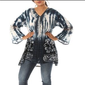 Shoreline Women's black and White Tie-Dye Top